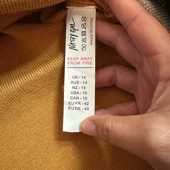 Nasty Gal Collection Mustard V-Neck Sweater - Picture 4 of 5